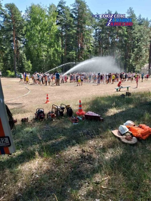 9 июля спасатели Кокшайской аварийно-спасательной группы ГБУ РМЭ "МАСС" совместно с пожарными провели профилактическое занятие для воспитанников ДОЛ "Таир"