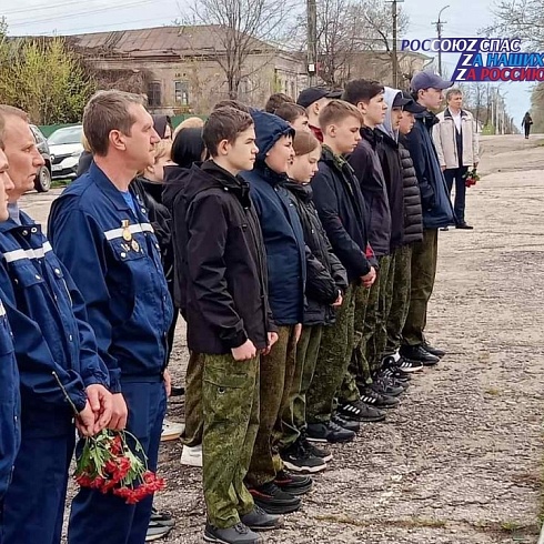 26 апреля спасатели Марийской аварийно-спасательной службы приняли участие в мероприятиях, посвященных Дню участников ликвидации последствий радиационных аварий и катастроф и памяти жертв этих катастроф и 38-й годовщины катастрофы на Чернобыльской АЭС