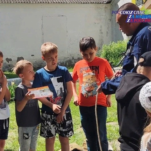  14 июня спасатели Козьмодемьянской аварийно-спасательной группы ГБУ РМЭ "МАСС" рассказали о правилах безопасного поведения на водных объектах