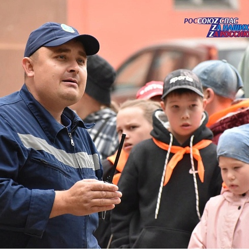 Спасатели Марийской аварийно-спасательной службы рассказали детям о правилах безопасности на водоемах