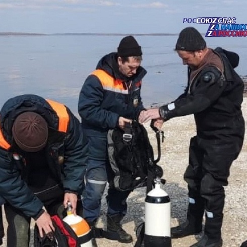 14 и 18 апреля у спасателей Козьмодемьянской аварийно-спасательной группы ГБУ РМЭ "МАСС" прошли занятия по водолазной подготовке и тренировочные погружения на акватории реки Волга
