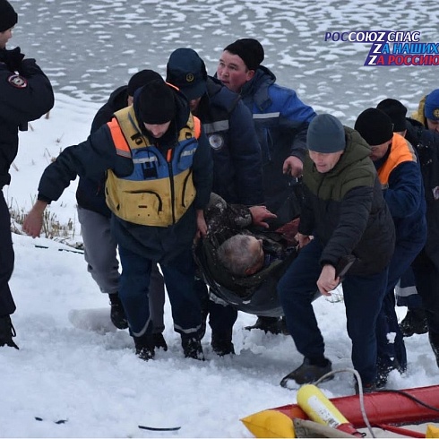 Спасение рыбака, провалившегося под лед на реке Малая Кокшага