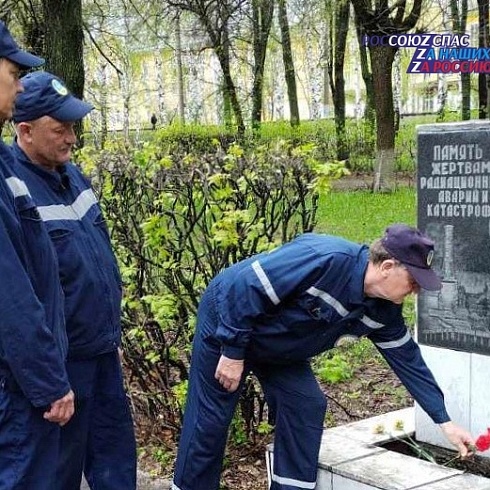 26 апреля спасатели Марийской аварийно-спасательной службы приняли участие в мероприятиях, посвященных Дню участников ликвидации последствий радиационных аварий и катастроф и памяти жертв этих катастроф и 38-й годовщины катастрофы на Чернобыльской АЭС
