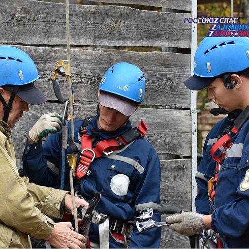 В рамках подготовки к итоговой проверке со 2 октября у спасателей Центрального аварийно-спасательного отряда ГБУ РМЭ "МАСС" начались занятия по горной подготовке