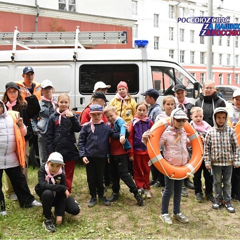 Спасатели Марийской аварийно-спасательной службы рассказали детям о правилах безопасности на водоемах